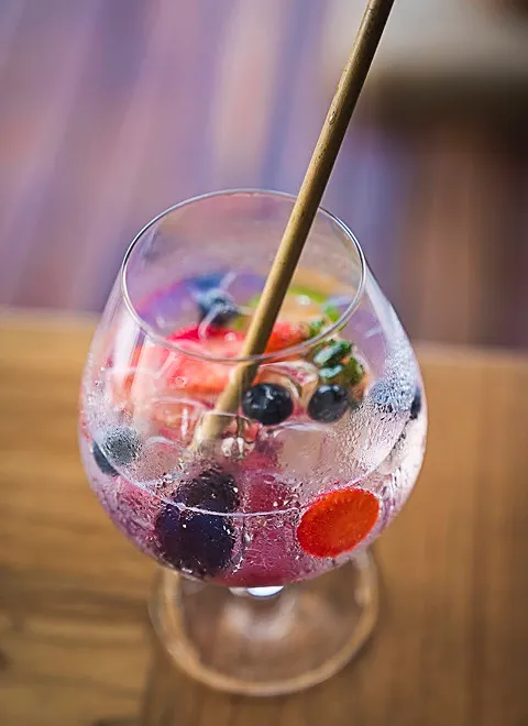 Stellar lagoon bar